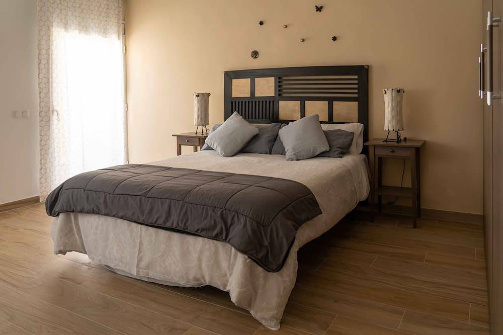House in the center for 12 with pool 400m from the beach in Calella, Costa del Maresme