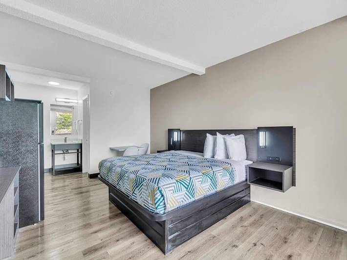 Entire apartment, 1 King Bed | Non-Smoking, Kitchen in Summerville, Berkeley County