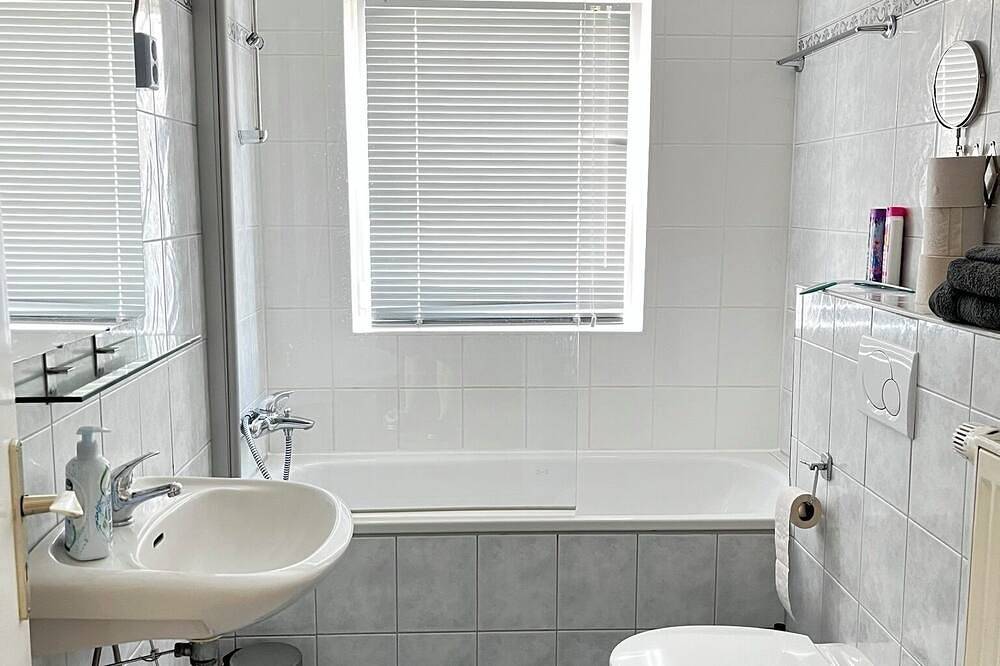 Ganze Wohnung, Moderne Ferienwohnung mit großem Balkon in Königslutter am Elm! Hunde willkommen in Königslutter am Elm, Braunschweig und Umgebung