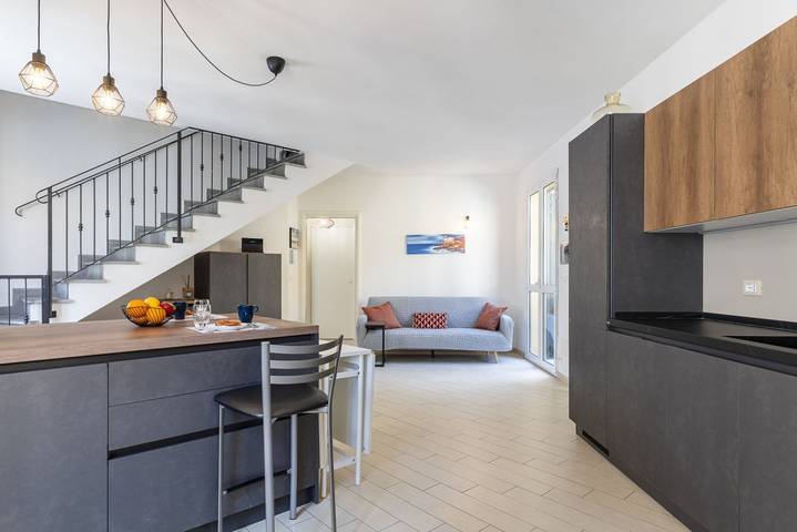 Appartamento intero, Guesthost - Livorno Modern Apartment with Balcony! in Livorno, Costa degli Etruschi