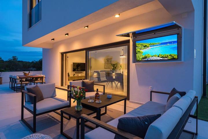 Villa pour 8 personnes, avec piscine ainsi que jardin et vue à Jezera - 4