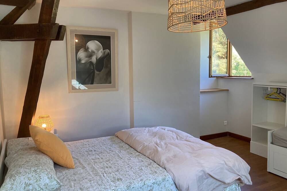 Grande maison de 7 chambres à 1h de Paris, avec étang et proche Rer C in Morigny-Champigny, Essonne