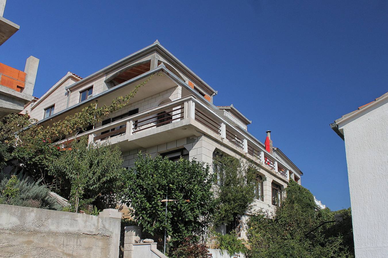 Ganze Wohnung, 2-Zimmer-Ferienwohnung am Strand Zavalatica, Korcula A-9315-a in Čara, Korcula