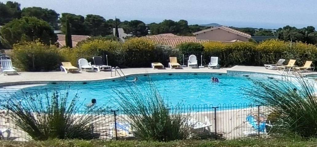 Gîte pour 4 personnes, avec terrasse et piscine dans Circuit Paul-Ricard - 3