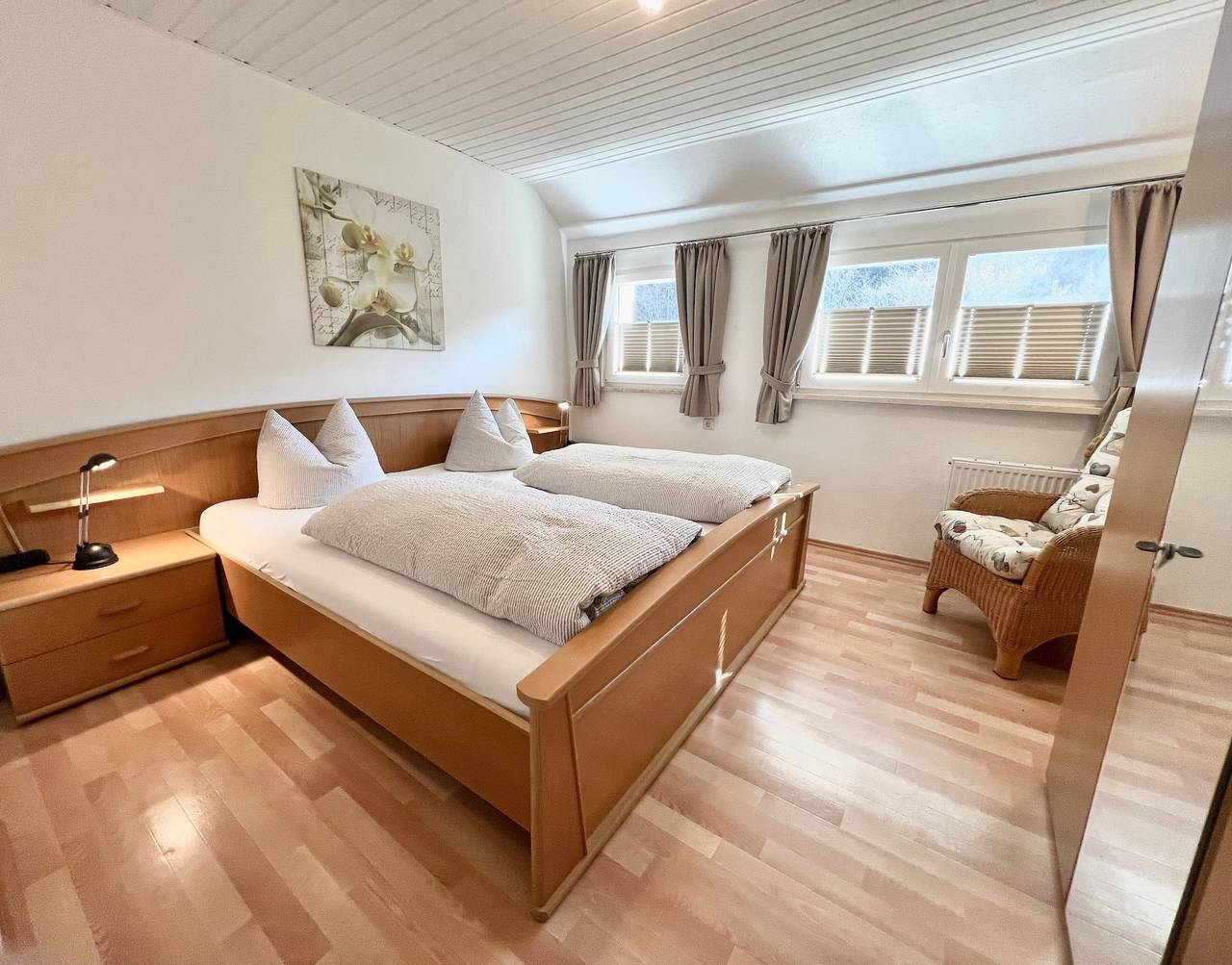 Ganze Wohnung, Ferienwohnung "2" mit Bergblick, Hunde willkommen, gemeinsamer Terrasse und Wlan in Oppenau, Mittlerer Schwarzwald