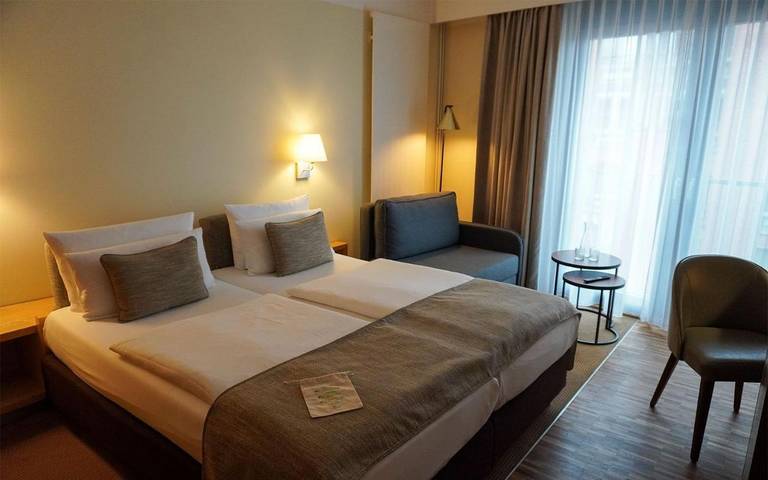 Hotel für 2 Personen, mit Sauna und Whirlpool sowie Pool und Terrasse in Spandau - 4