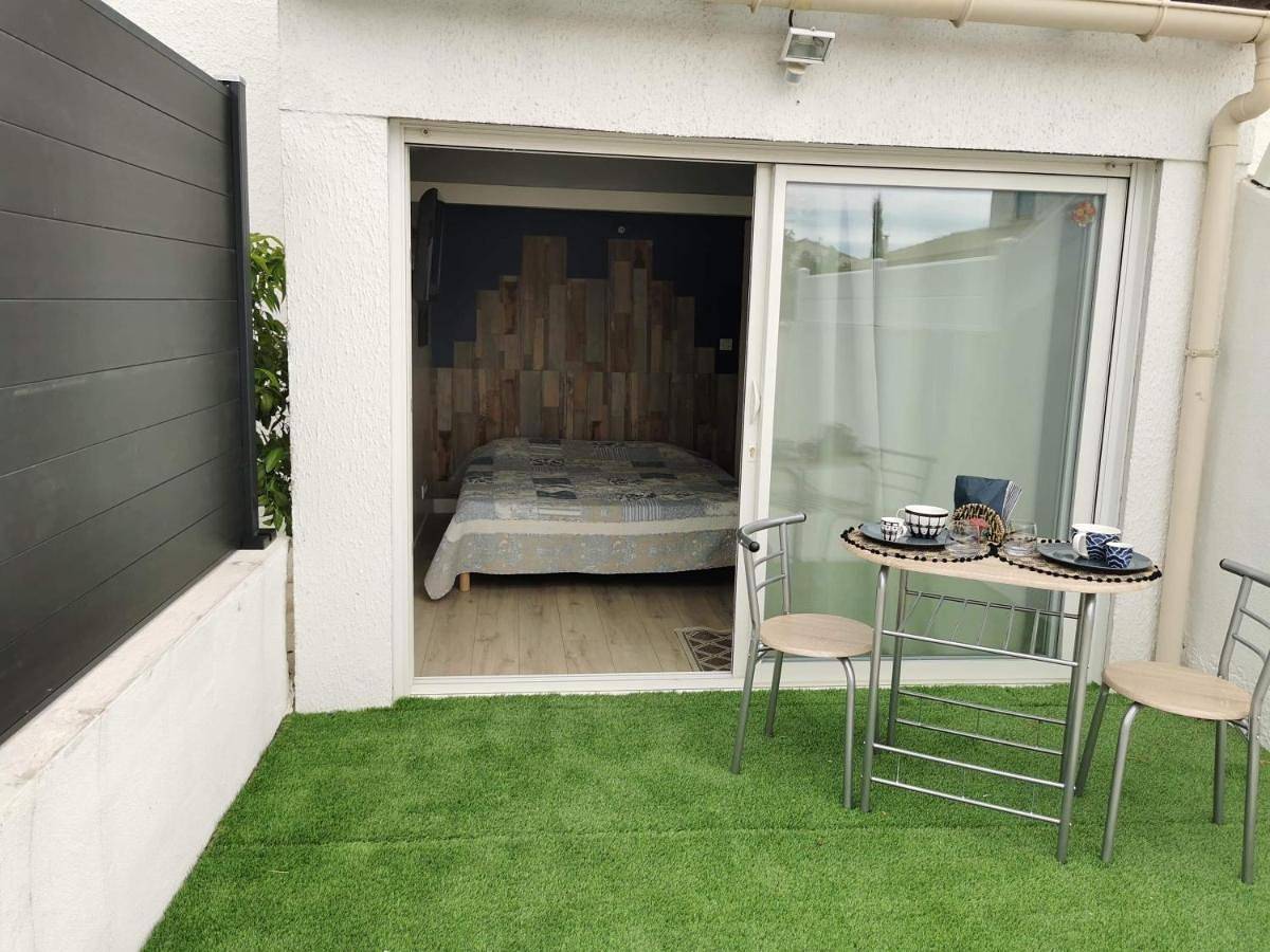 Double Room with Terrace in Lunel, Côte méditerranéenne (France)