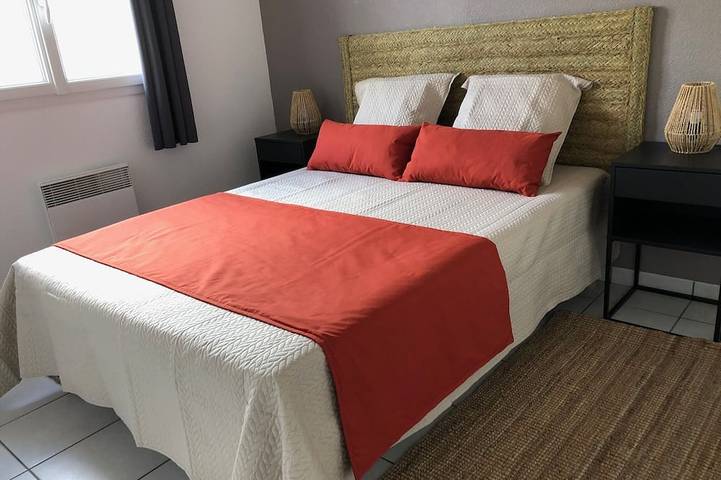 Location de vacances pour 6 personnes, avec terrasse ainsi que jardin et jacuzzi dans Plage du Mauret - 3