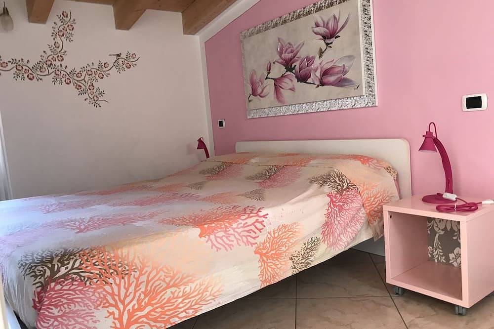 Super Preis September-Oktober drei Minuten vom Strand entfernt Sat-Wi-Fi Parkplatz in Cassone di Malcesine, Malcesine