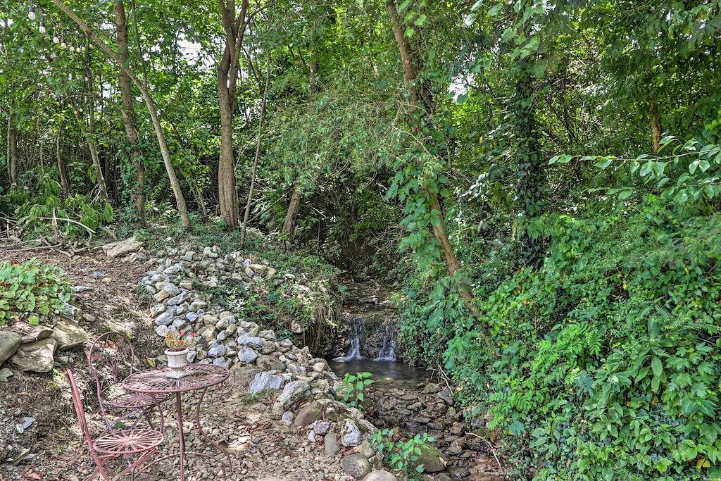 Ganze Wohnung, Fire Pit & Deck! Cozy Smoky Mtn Retreat on River in Townsend, Blount County