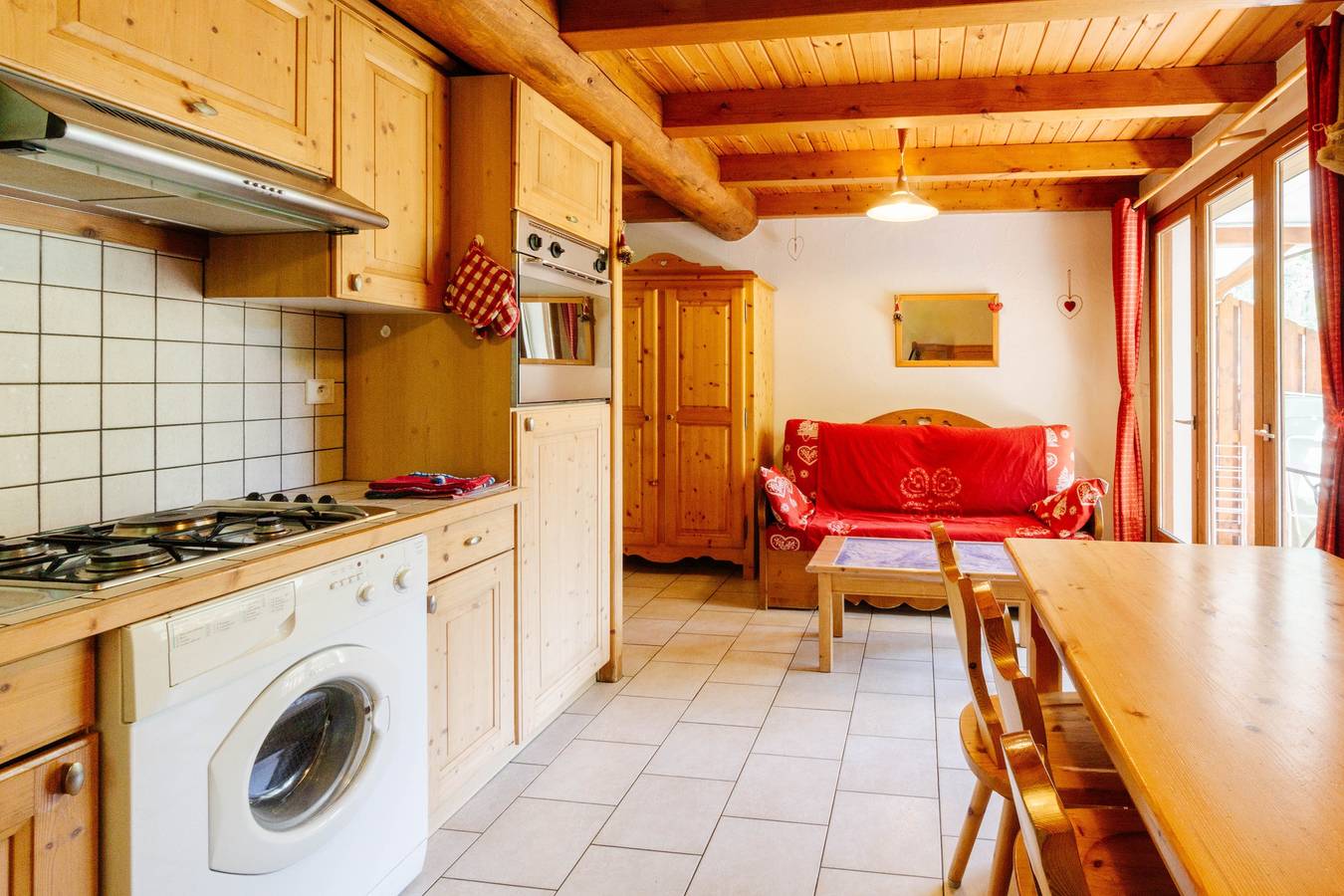 Entire apartment, Apartment 'Anémone' with Mountain View, Shared Terrace and Wi-Fi in Valloire, Saint-Jean-de-Maurienne region
