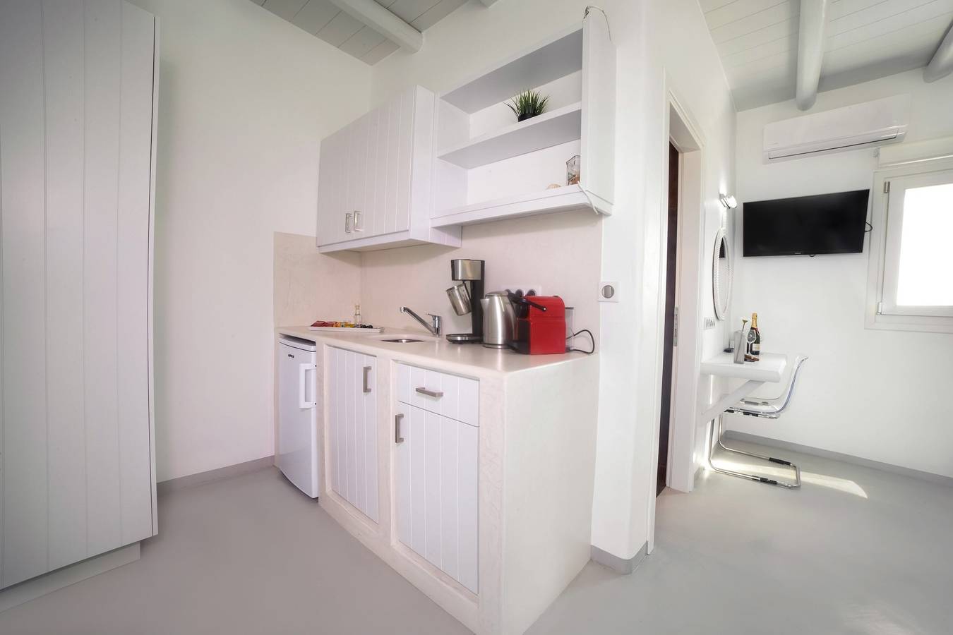 Ganzes Studio, Villa „Bridal Suite Lefkippi“ mit privater Terrasse, Wlan und Klimaanlage in Koufonisia, Kykladen