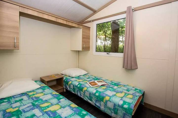 Gîte pour 6 personnes, avec terrasse à La Salle-en-Beaumont - 2