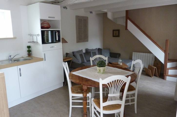 Gîte pour 2 personnes, avec terrasse à Pléboulle