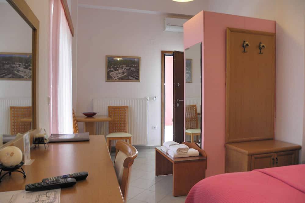 Ganze Wohnung, Ruhig Luxus am Strand Suites in Kalo Nero Strand mit spektakulärem Meerblick in Kyparissia, Golf von Kyparissia