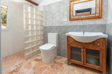 Vacation Rental for 11 Guests in Tossa de Mar, Costa Brava, Picture 4
