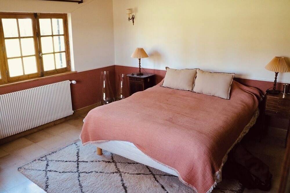 House with Pool & Tennis 50min from Paris • 2ha Estate • 9 Bedrooms • Sleeps 14 in Bourdonné, Yvelines