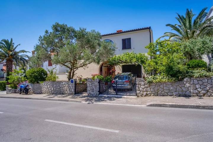 Ferienwohnung für 4 Personen, mit Terrasse und Kinderpool in Kvarner Bucht