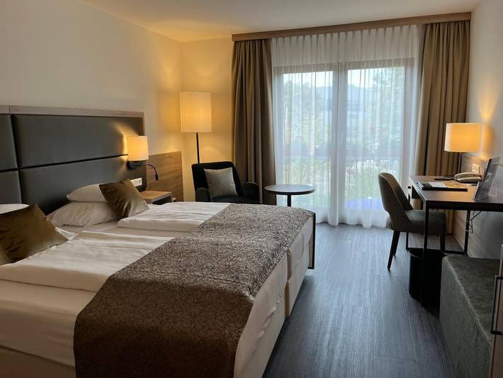Hotel für 2 Personen, mit Terrasse und Garten sowie Seeblick und Ausblick in Hohenlohe - 3
