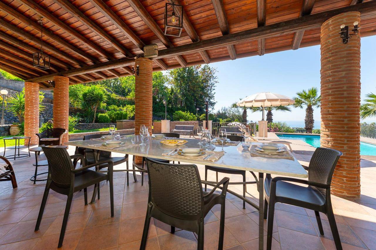Villa Sole d'Oro - Pool, Garden, and Sea View in San Gregorio di Catania, Catania e dintorni
