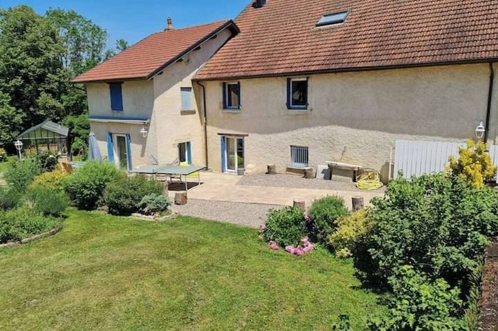 Location de vacances pour 16 personnes dans Vallerois-le-Bois