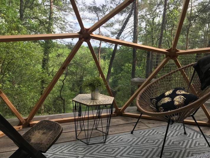 Tente pour 2 personnes, avec jardin ainsi que terrasse et vue en Dordogne