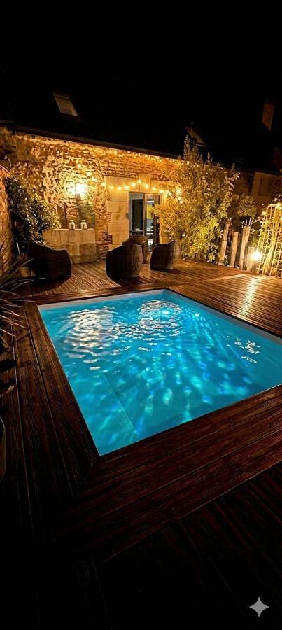Location de vacances pour 15 personnes, avec terrasse ainsi que piscine et jacuzzi dans Villampuy