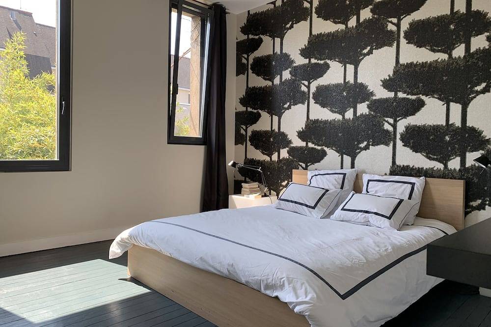 300 m2 family home with garden and swimming pool, in the center of Tours in Tours, Tours und Umgebung