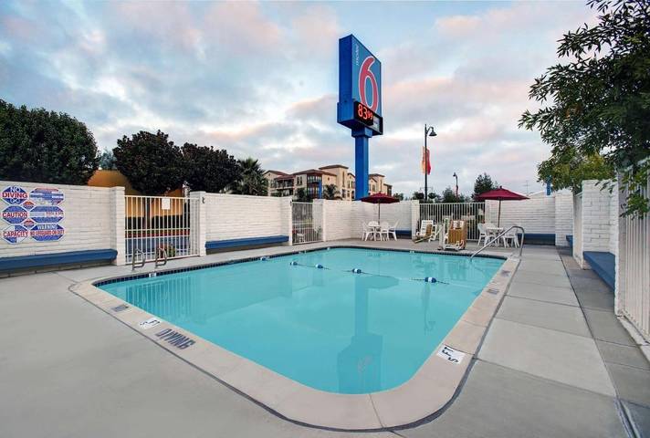 Hotel para 2 personas, con terraza y piscina, Se admiten mascotas - 1