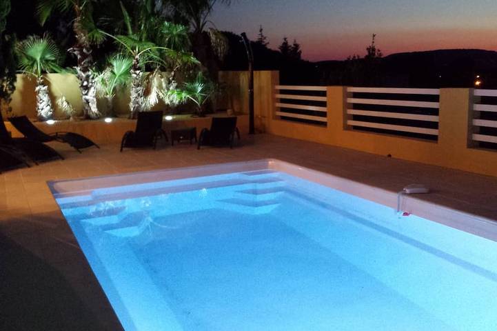 Villa pour 6 personnes, avec Terrasse et Jardin