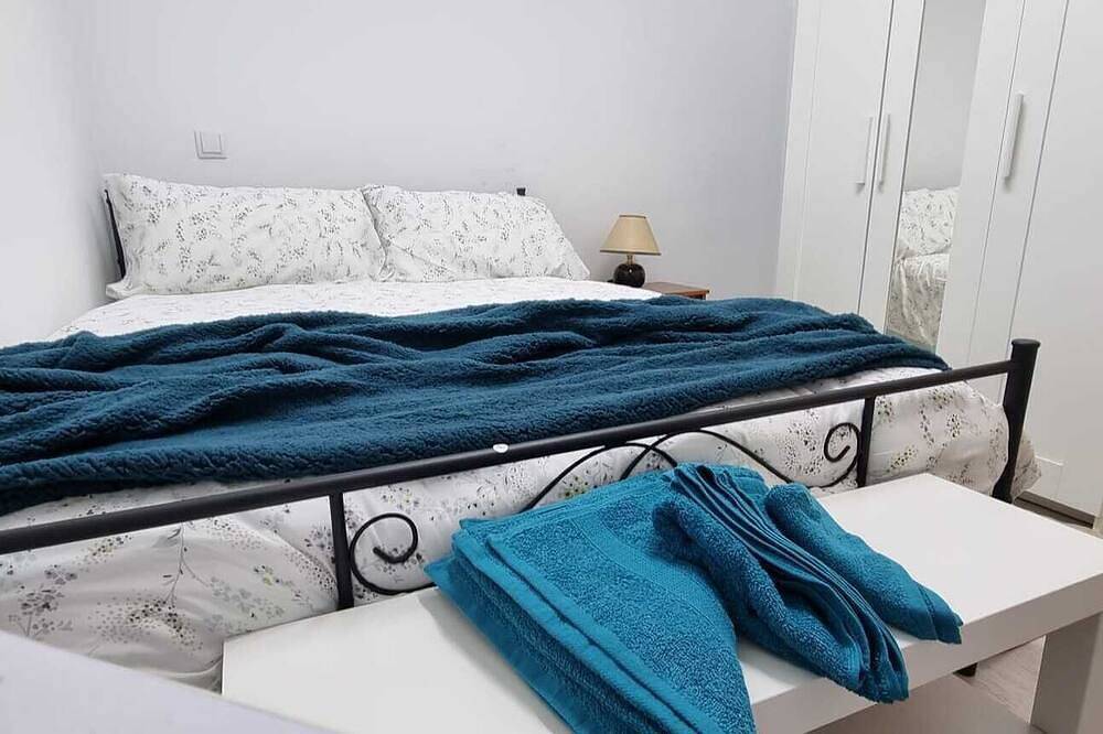 Entire apartment, La Insula Apartment in Alcalá de Henares, Madrid Province