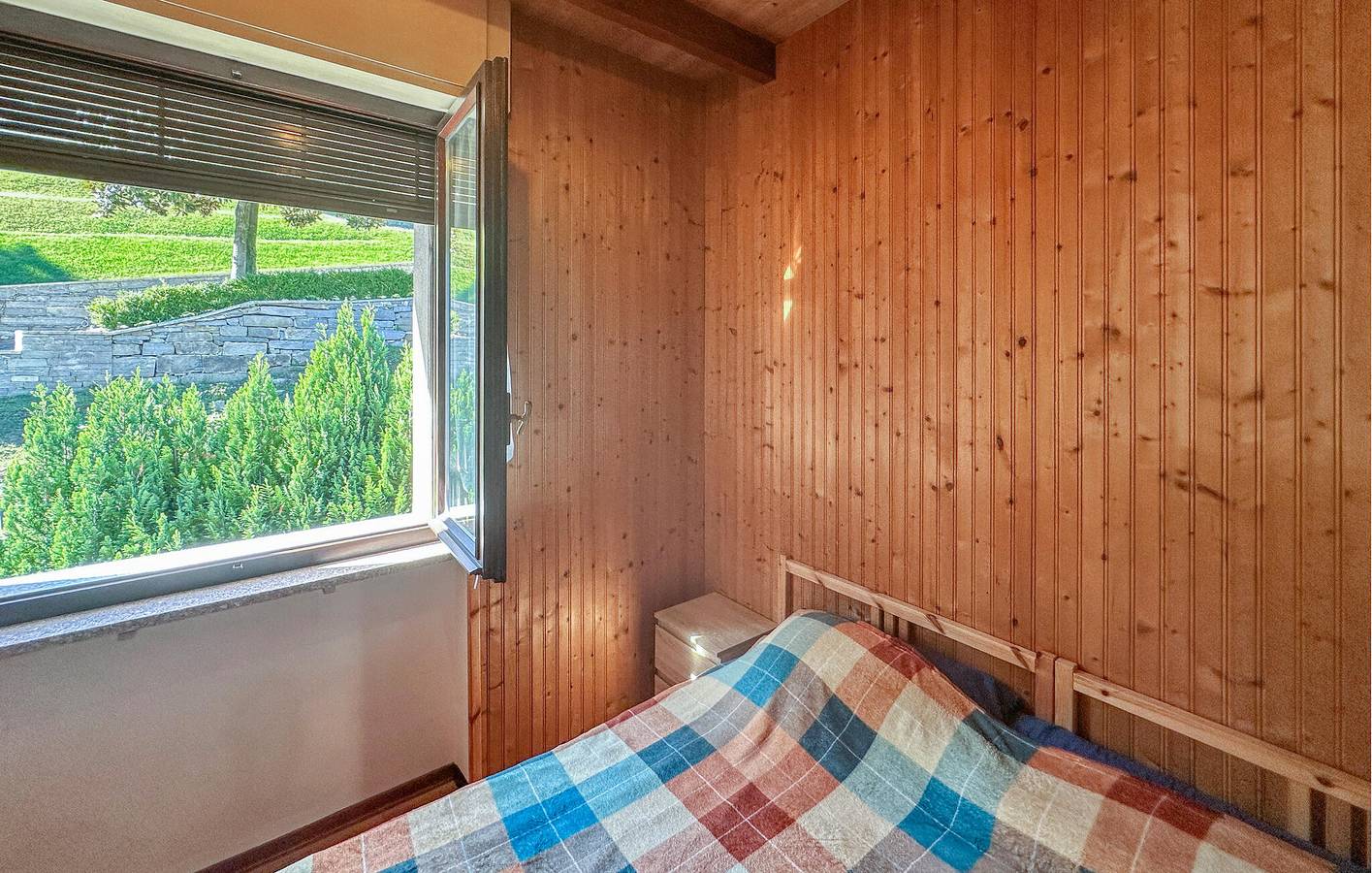 Geheel vakantieappartement, Lakeside Retreat met wifi, terras en parkeerplaats - 300 m van Lago d'Orta in Omegna, Ortameer