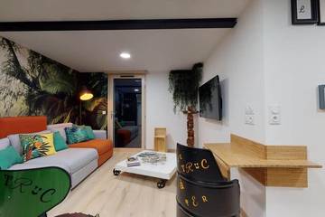 Gîte pour 8 personnes, avec terrasse et jardin à Crançot