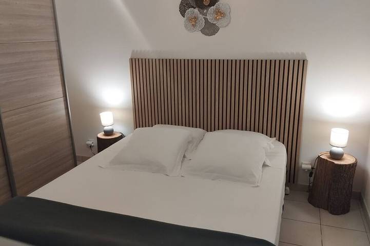 Location de vacances pour 6 personnes, avec terrasse et jardin, animaux acceptés à Labeaume - 2