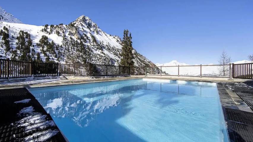 Gîte pour 7 personnes, avec piscine dans Arc 1950