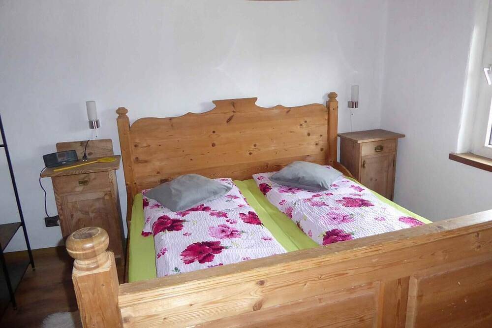 Ganze Wohnung, Ferienwohnung mit Blick auf den Spielplatz in Berching, Ostbayern