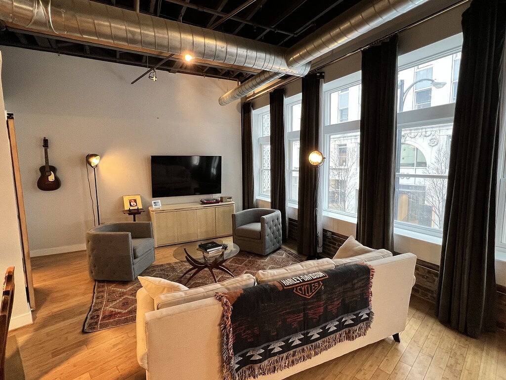 Ganze Wohnung, Ambrose Lofts - 1 bedroom overlooking 4th Ave Downtown in Nashville, Tennessee