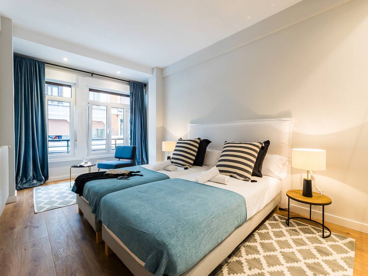 Entire apartment, Spacious apartment in the heart of San Sebastián, perfect for city and beach exploration in Zurriola (San Sebastian), San Sebastian