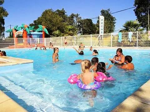 Mobilhome pour 6 Personnes in Saint-Sornin, Région de Rochefort