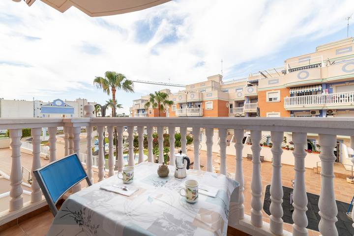 Apartamento entero, Apartamento 'Esbamar Vi' con piscina compartida, Wi-Fi y aire acondicionado in Las Marinas Roquetas, Roquetas de Mar