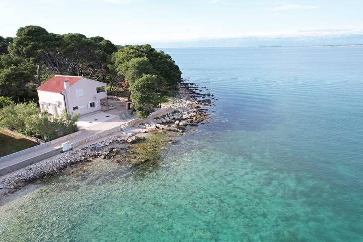 Entire apartment, Three bedroom apartment near beach Ugljan A-19580-a in Ugljan, Ugljan Island
