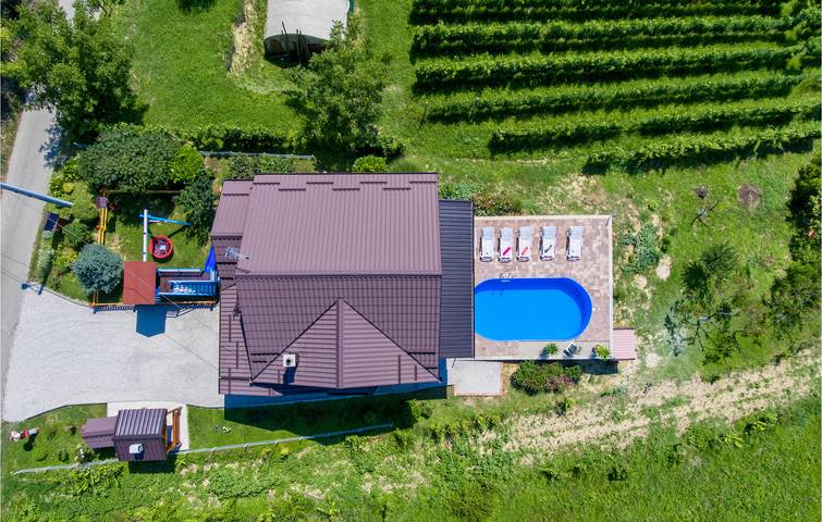 Gemütliche 145 m² große Ferienwohnung mit Pool, Terrasse und Grill, 2,5 km vom Fluss Zelina entfernt in Zagreb und Umgebung
