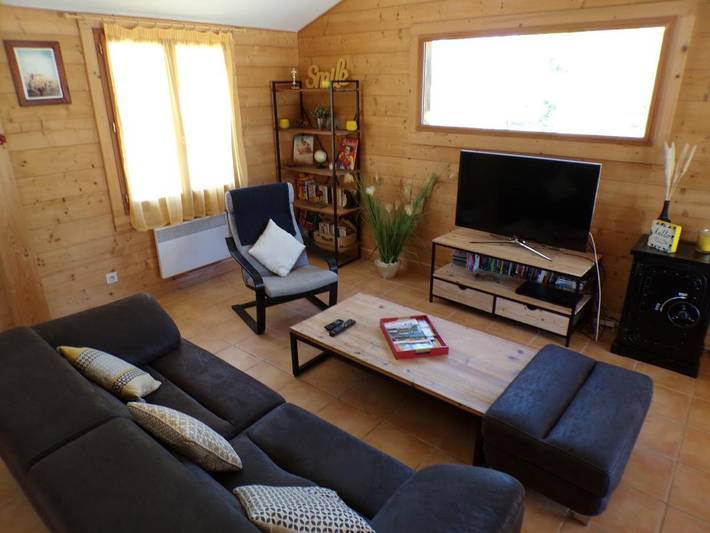 Location de vacances pour 6 personnes, avec piscine ainsi que vue et jardin, animaux acceptés à Peyrillac-et-Millac - 3