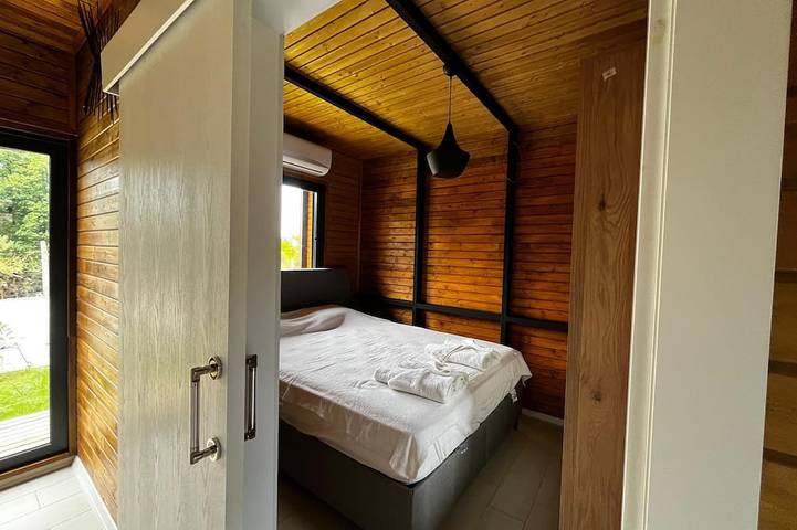 Cozy 4-bedroom bungalow in serene Antalya with Ac in Antalya, Provinz Antalya