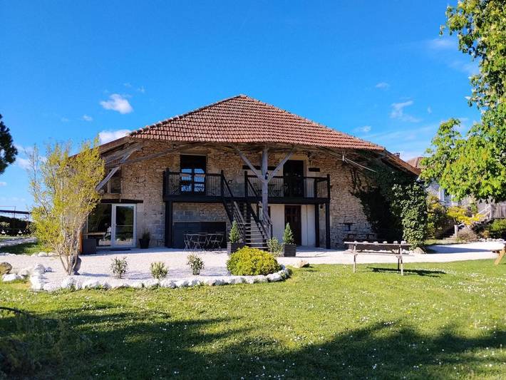 Location de vacances pour 38 personnes, avec jardin ainsi que terrasse et piscine, animaux acceptés à Saint-Matré