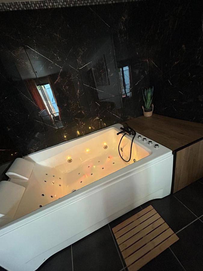 Gîte pour 2 personnes, avec jacuzzi et terrasse à Mantes-la-Jolie - 3