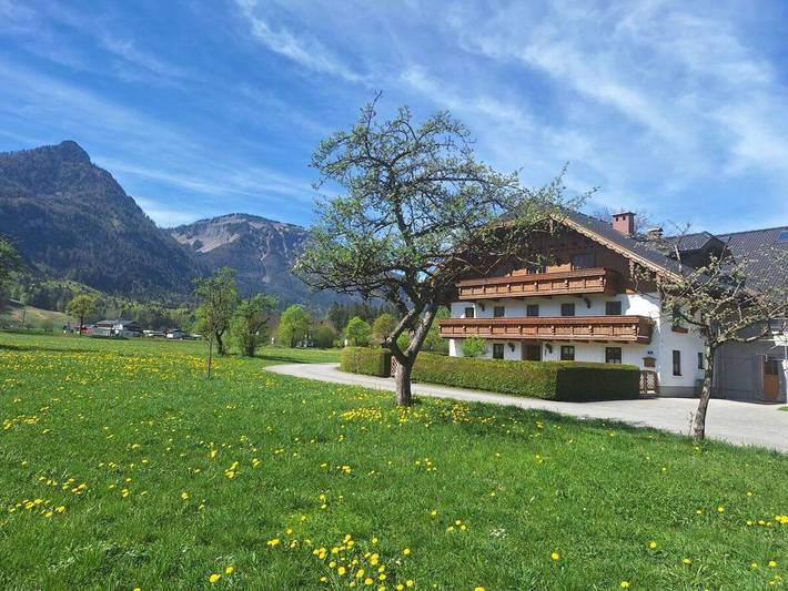 Ferienwohnung für 3 Personen, mit Balkon und Garten sowie Ausblick in Strobl