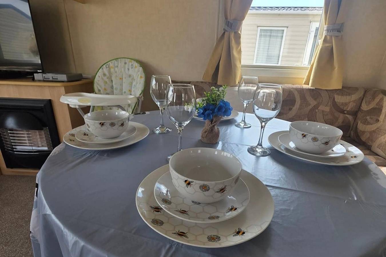 3-Bed Caravan - Sleeps 8 - Free Parking - Balcony in Ingoldmells, Lincolnshire