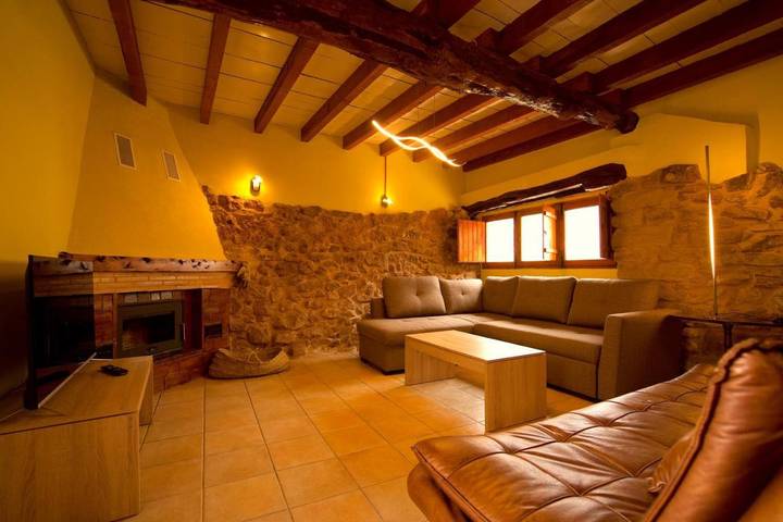 Casa rural para 8 personas, con jacuzzi y jardín en Alpuente