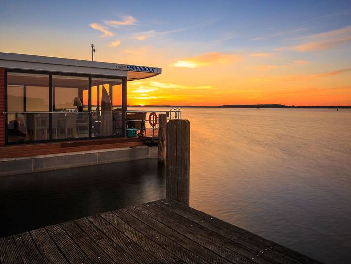 Boot für 4 Personen, mit Terrasse und Seeblick sowie Ausblick an der Müritz